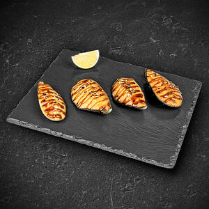 Запеченные мидии со спайси соусом