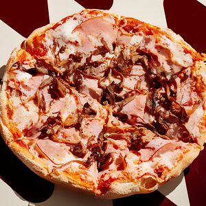 Римская пицца с ветчиной и грибами