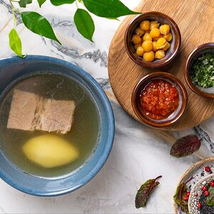 Консоме из телячьей грудинки с нутом