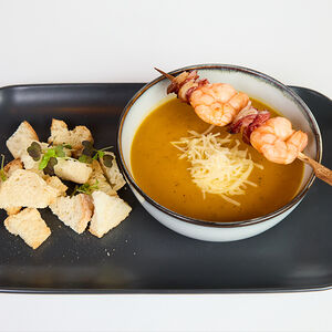 Крем-суп из тыквы с креветками и беконом