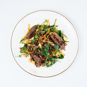 Салат с говядиной и гранатом