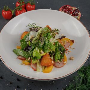 Салат с жареным сулугуни