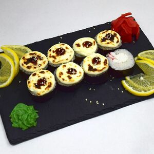 Ролл запеченный со снежным крабом