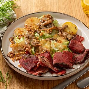 Салат с пастрами из говядины