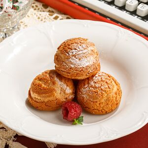 Заварные булочки с малиной