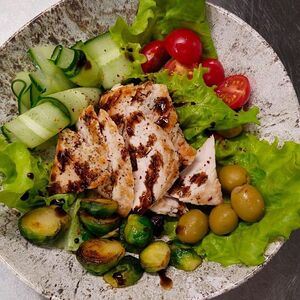 Боул салат с индейкой