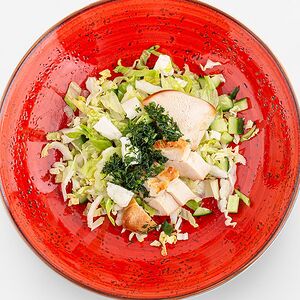 Салат с курицей под ольховым дымком и адыгейским сыром