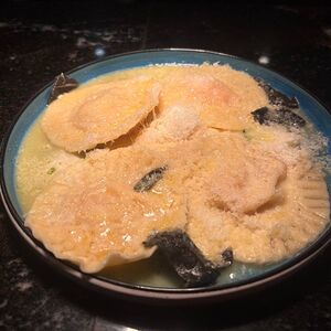 Равиоли с тыквой и соусом 