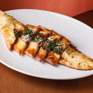 Пиде с говядиной и сулугуни