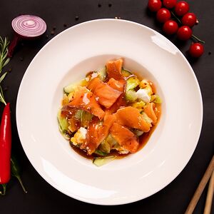 Салат с лососем и сыром Филадельфия