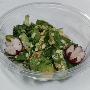 Салат зеленый с авокадо