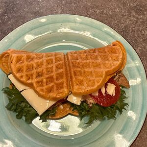 Вафля норвежская томатная с куриным филе и томатами 