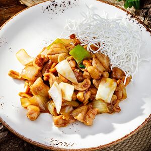 Курица с индийскими орехами