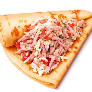 Блин с ветчиной, сыром и помидорами