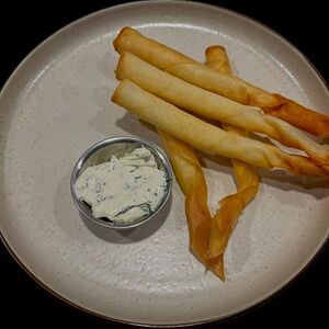 Сырные палочки с соусом тартар