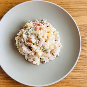 Салат Оливье с ветчиной