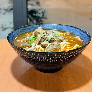 Лапша с кусочками тушеной говядины 