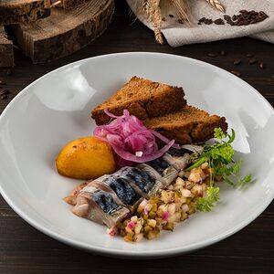 Закуска из соленой скумбрии