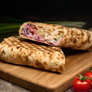 Тёплый ролл с курицей