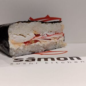 Онигири с крабом