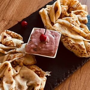 Блинчики с вишневым крем-чизом