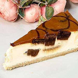 Чизкейк брауни с карамелью и шоколадом