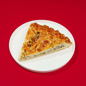 Пирог куриный с грибами кусочек