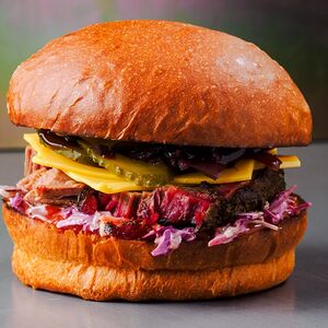 Бургер с брискетом