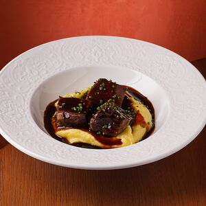 Томленые говяжьи щеки