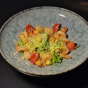 Салат Цезарь с креветками