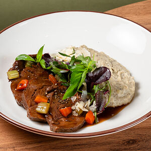 Щёчки телёнка с трюфельным пюре