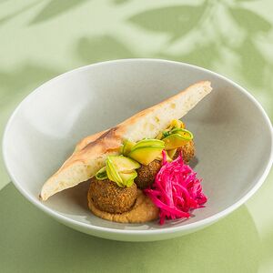 Жареные пхали из шпината с хумусом из баклажанов