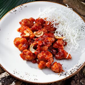 Пикантная курица в чесночном чили в соусе с имбирем