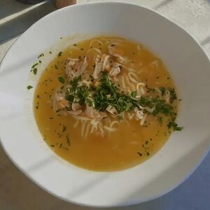 Домашний бульон с цыплёнком
