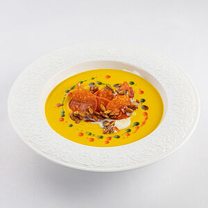 Крем-суп из тыквы со страчателлой и чоризо