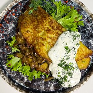 Панский дерун с курицей и грибами со сметанно-чесночным соусом XL