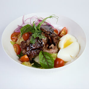 Салат с теплой телятиной