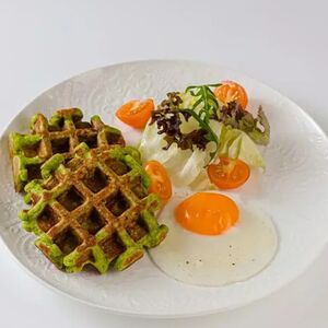 Вафли сырные с яичницей