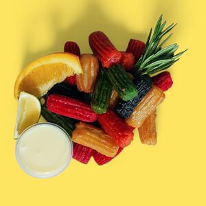 Мини-чуррос Colors в сахарно-лимонной глазури со сгущенкой 