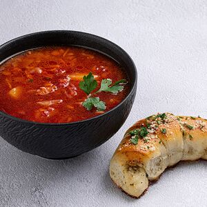 Суп «Бьетола» с чесночной булочкой