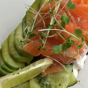 Брускетта с лососем