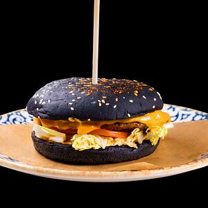Черный бургер