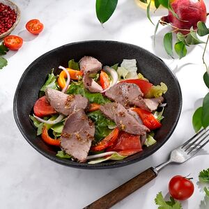 Салат с ростбифом