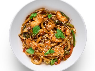 Лапша по-китайски с курицей.