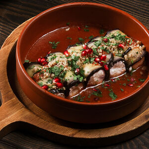 Рулетики из баклажан с сыром надуги в томатном соусе