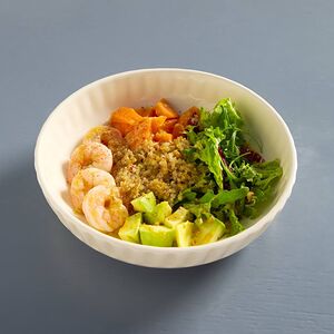 Салат с креветкой, киноа и запеченным бататом