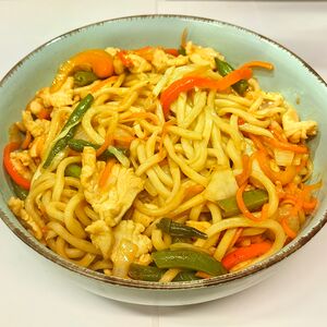 Жареная лапша в соусе терияки (говядина)