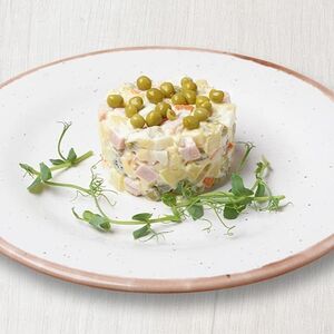 Салат Оливье с курицей