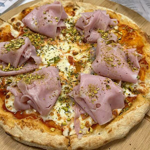 Пицца с мортаделлой