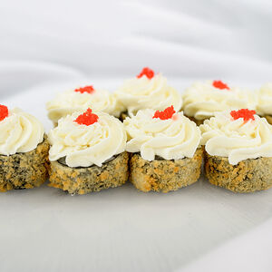 Ролл в темпуре с лососем терияки